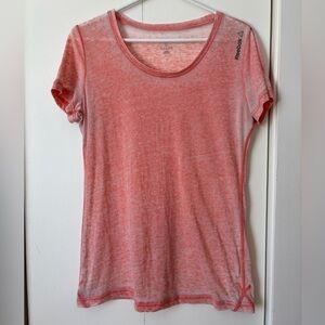 🎉4/30$🎉 🎉Reebok Coral Lightweight Tee – Size M ✨